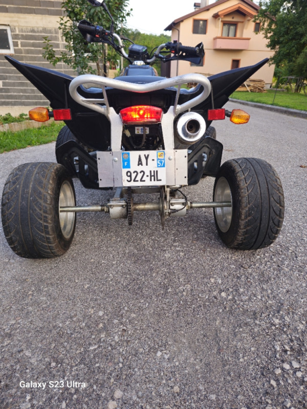 Quad 250  samo 500kilometara na satu