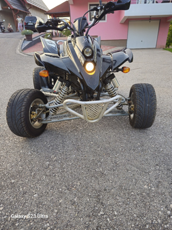 Quad 250  samo 500kilometara na satu