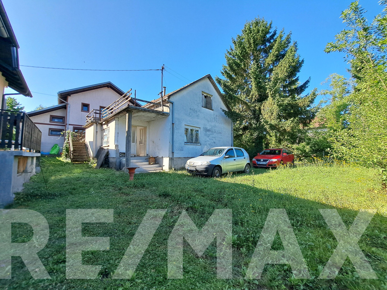 PLAC SA KUĆOM ZA ADAPTACIJU - STARČEVICA 8