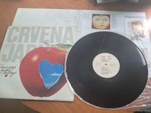 Crvena jabuka Tamo gdje ljubav pocinje lp
