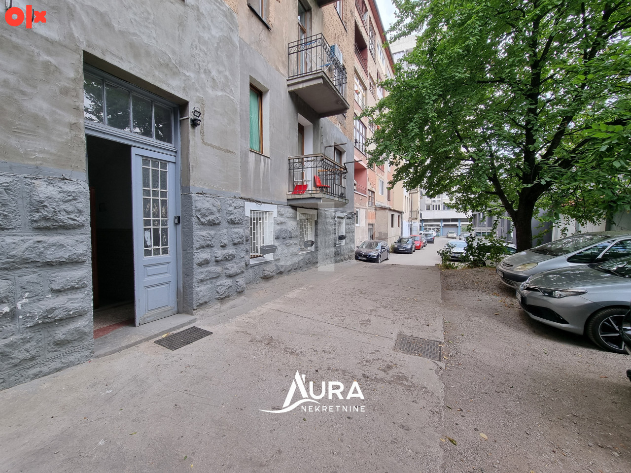 AURA/ Stan 36m2 (+15m2) / Parking / Centar 2