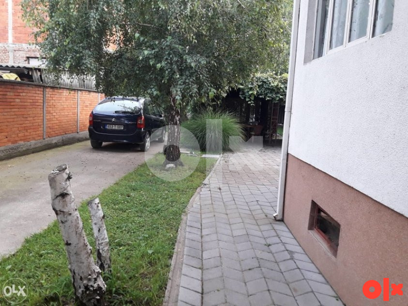 Kuća na placu od 2500 m2 u Bijeljini 3