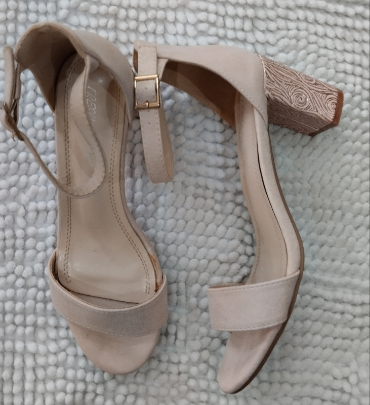 Sandale broj 38