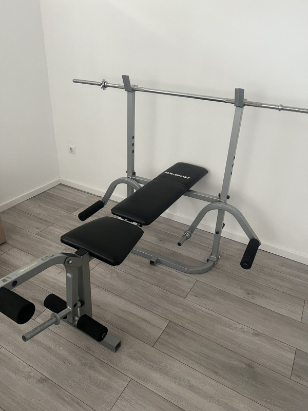 Bench klupa ravna sa nosacima i dodacima za noge / prsa MAX SPORT