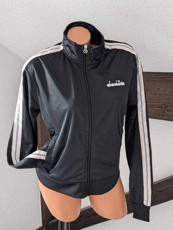 Diadora dukserica