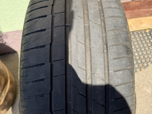 Prodajem 2 gume 285/40/21 Hankook