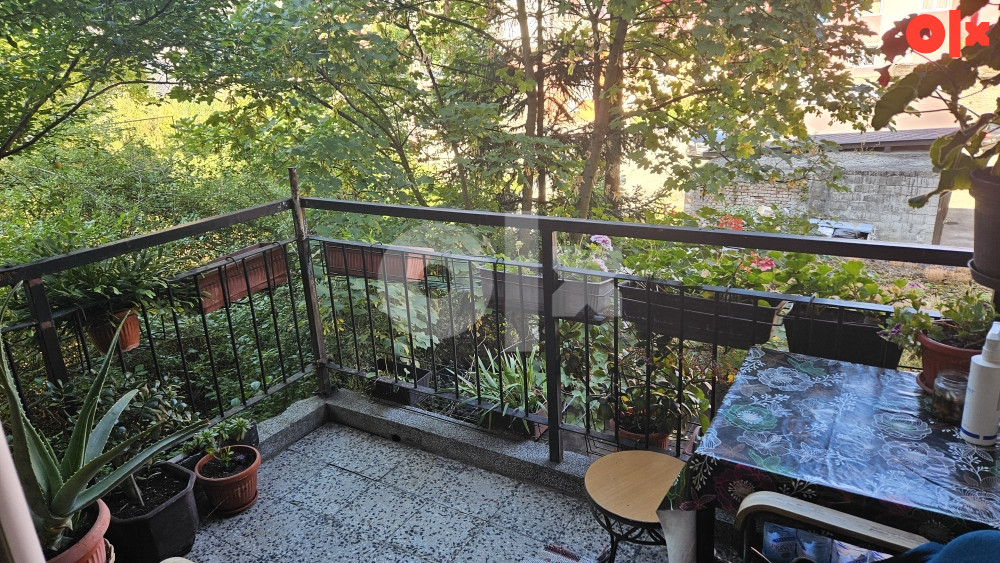 Dvosoban stan sa garažom/poslovnim prostorom u centru Kladnja 16