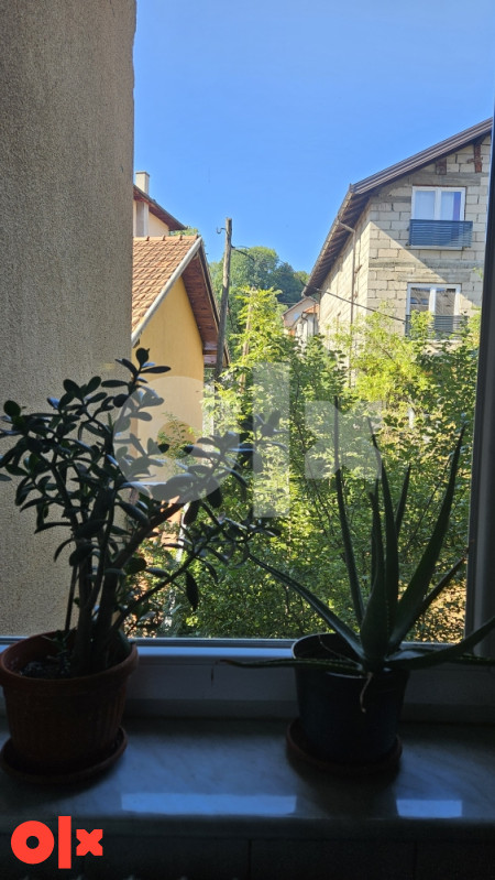 Dvosoban stan sa garažom/poslovnim prostorom u centru Kladnja 18