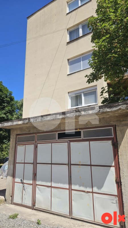 Dvosoban stan sa garažom/poslovnim prostorom u centru Kladnja 5