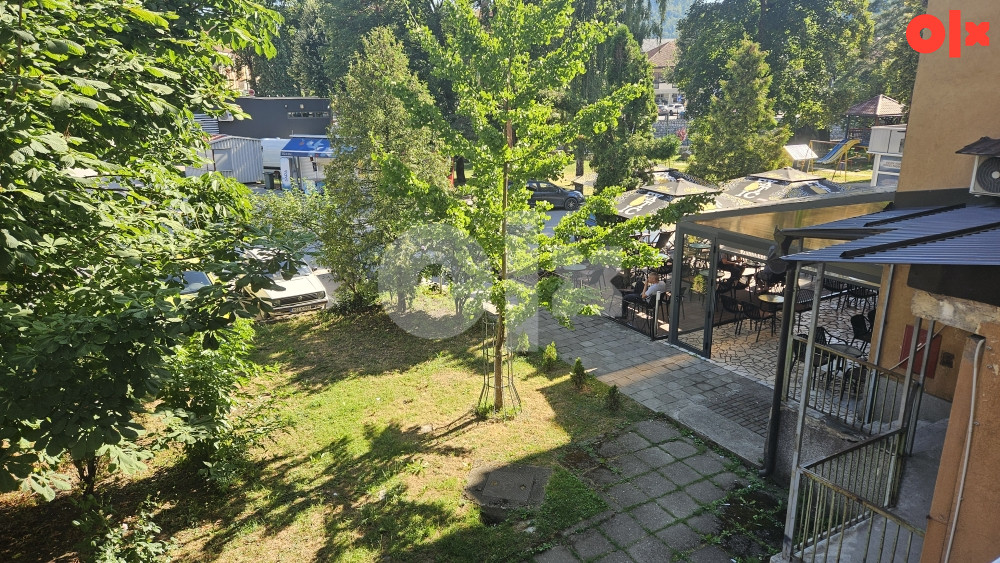 Dvosoban stan sa garažom/poslovnim prostorom u centru Kladnja 2
