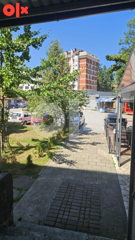Dvosoban stan sa garažom/poslovnim prostorom u centru Kladnja