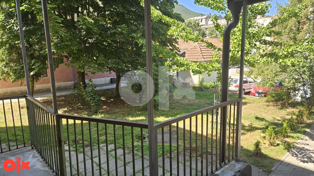 Dvosoban stan sa garažom/poslovnim prostorom u centru Kladnja 3