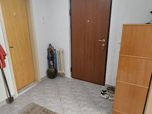 Dvosoban stan sa garažom/poslovnim prostorom u centru Kladnja photo 3
