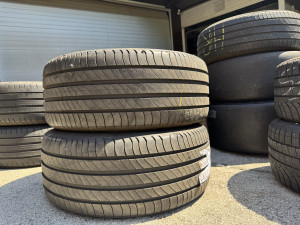 Prodajem 2 gume 235/40/19 Michelin