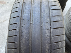 Prodajem 2 gume 265/35/21 Michelin