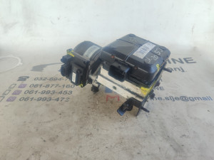 Citroen C5 08-16 hidraulicna pumpa ovjesa amortizera 9654068680