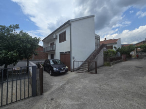 Porodična Kuća sa Dva Odvojena Stana i Garažom u Mostaru (263m2)