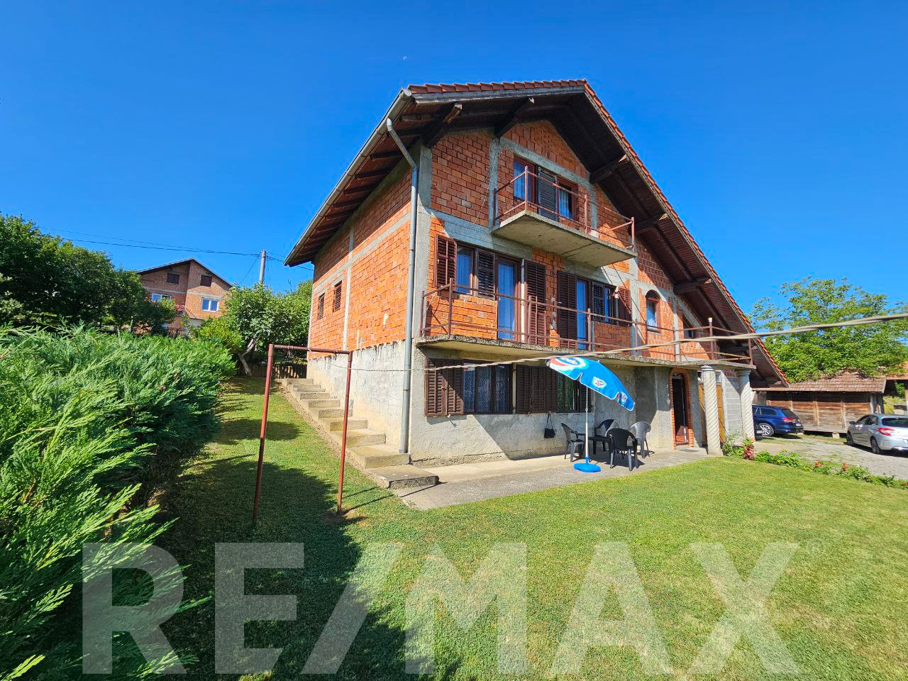 Kuća 208m2 na placu od 2710 m2 - 16km od centra Banja Luke 2