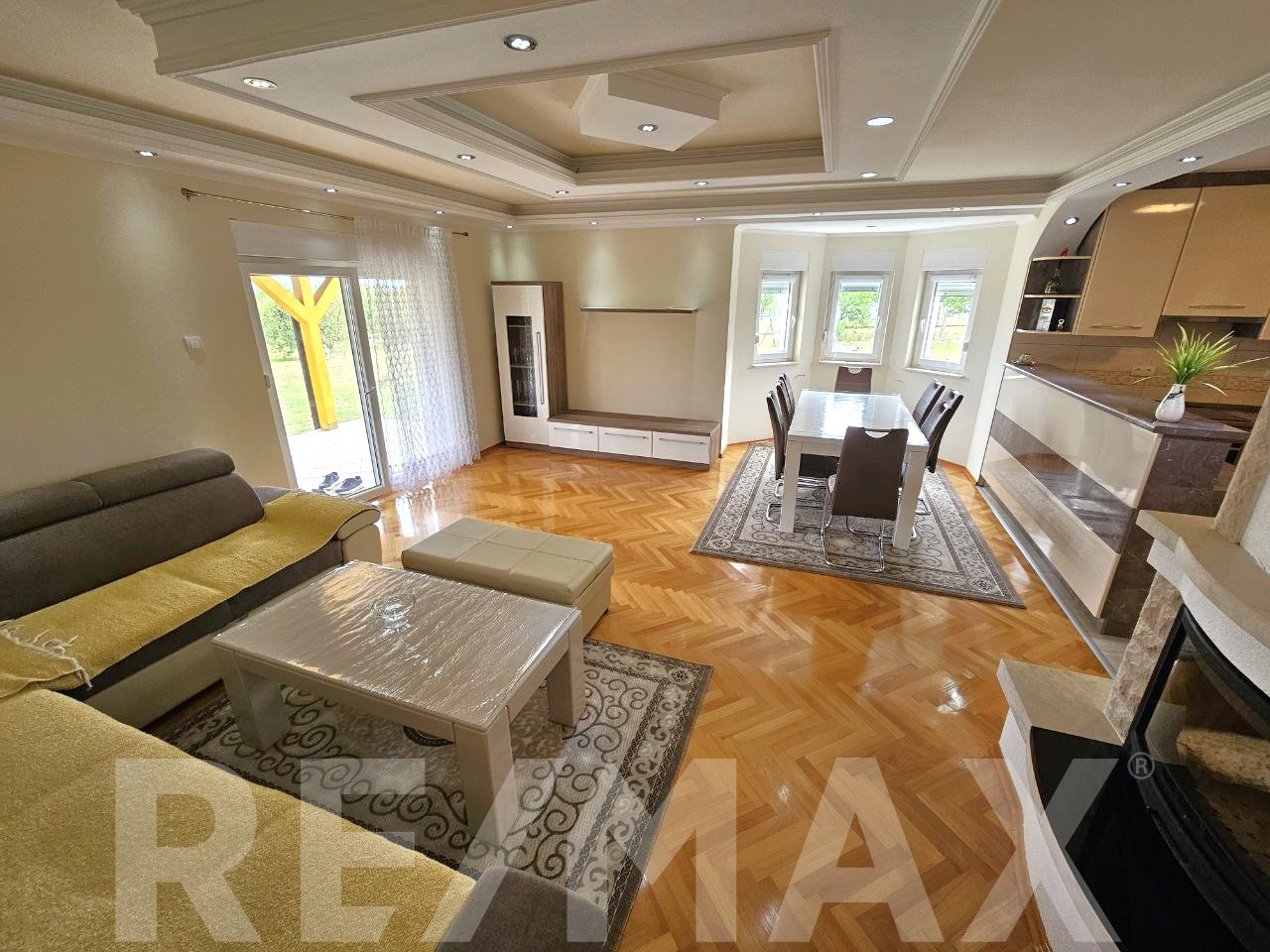 Kuća 178m2 na parceli od 23 686m2 - Brod/Derventa