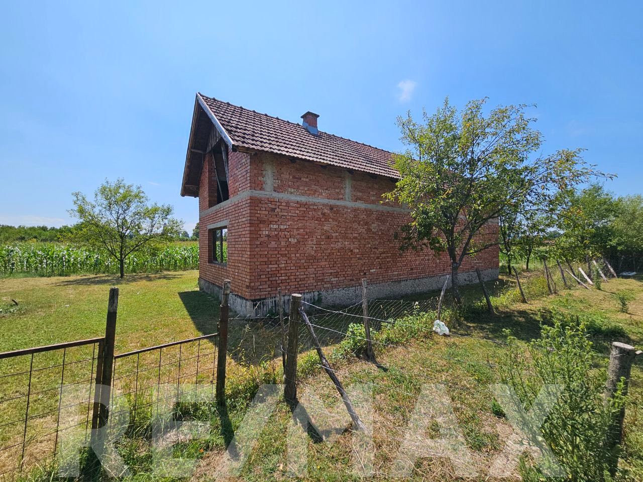 Zemljište 11370m2 sa objektom - Petrov Gaj/Prijedor