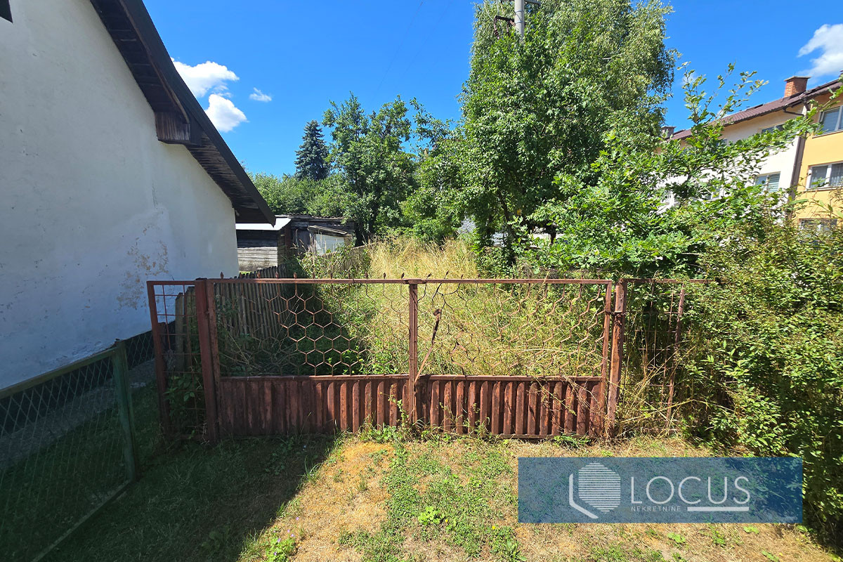 LOCUS:Kuća na parceli 3.715m2 u centru Tarčina, Hadžići 9