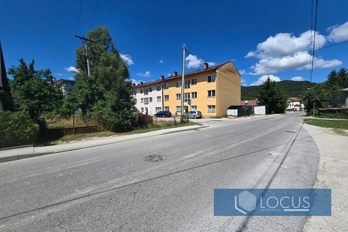 LOCUS:Kuća na parceli 3.715m2 u centru Tarčina, Hadžići 10