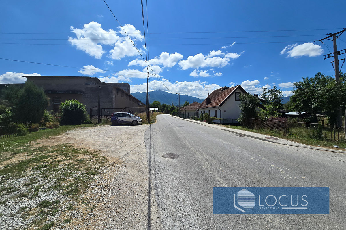 LOCUS:Kuća na parceli 3.715m2 u centru Tarčina, Hadžići 12