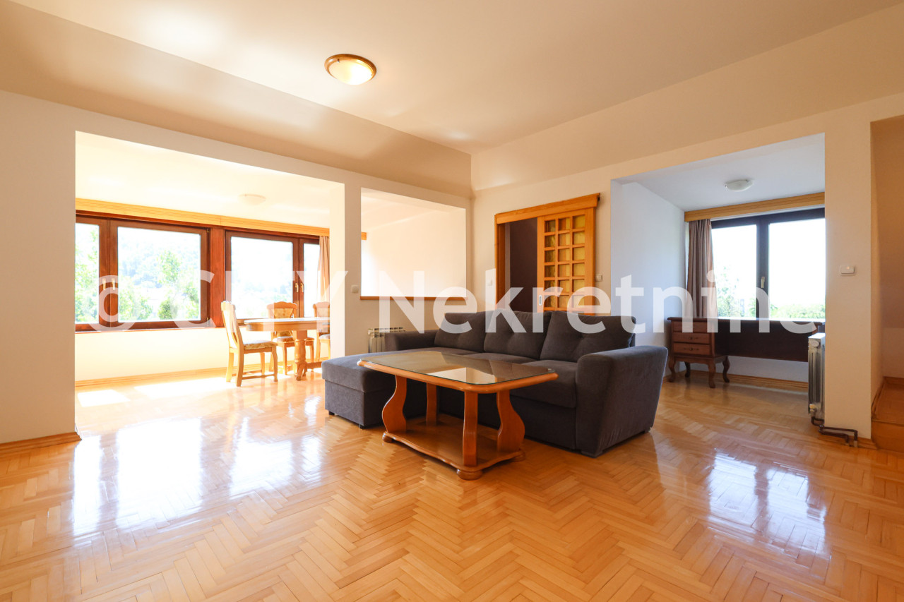 Trosoban polunamješten stan - Centar - Pionirska dolina - 120 m2