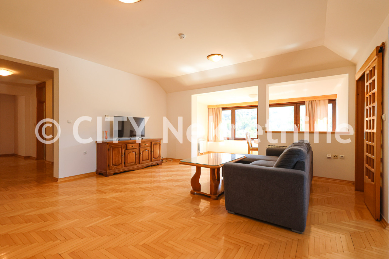 Trosoban polunamješten stan - Centar - Pionirska dolina - 120 m2 2