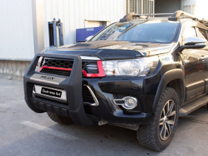 Toyota Hilux Revo 2016 + plastični bull bar dijelovi bullbar