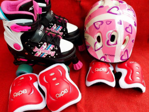 ROLE ROSLE DISKO ROLERI  ACTION 32-33-34-35-36 +STITNICI+KACIGA