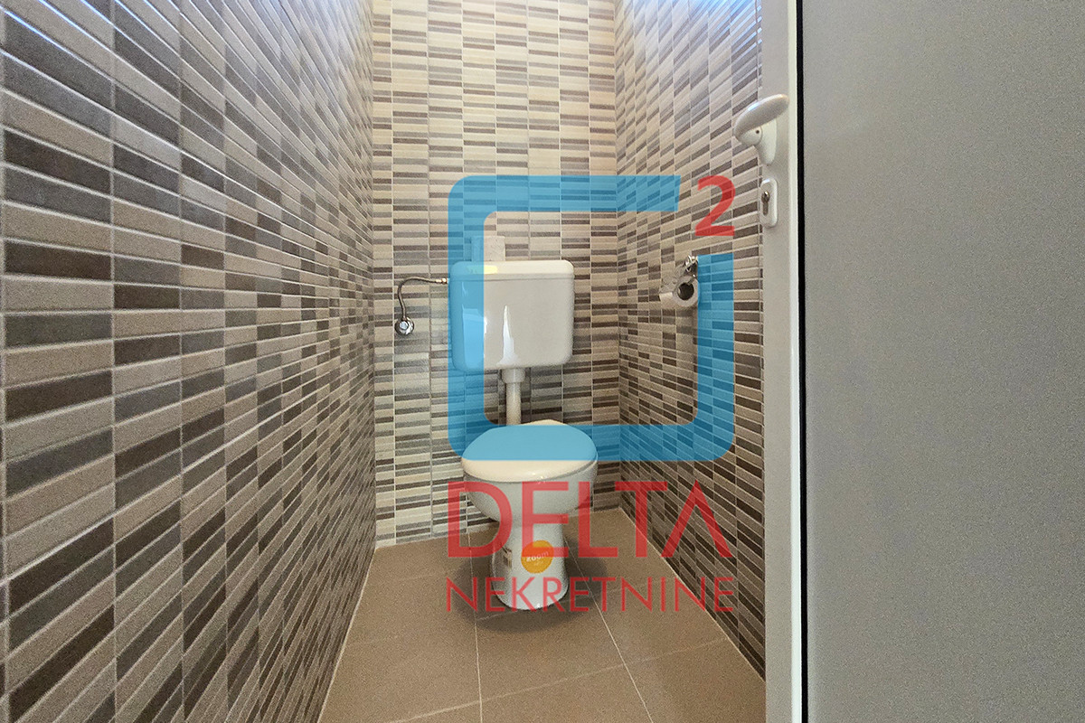 Poslovni objekat / prostor / 1.490m2 / Stup / Ilidža 33