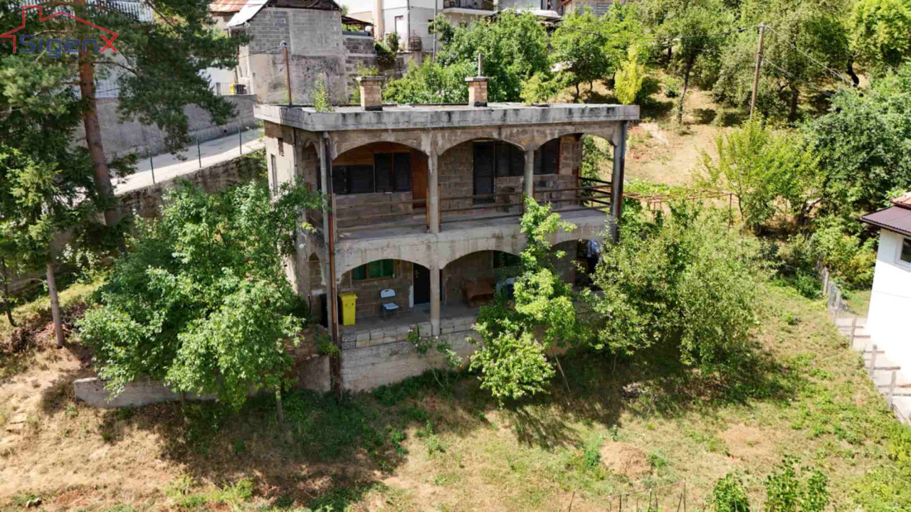 Sigenx prodaje kuću i zemljište/Hrasnica/1100 m2