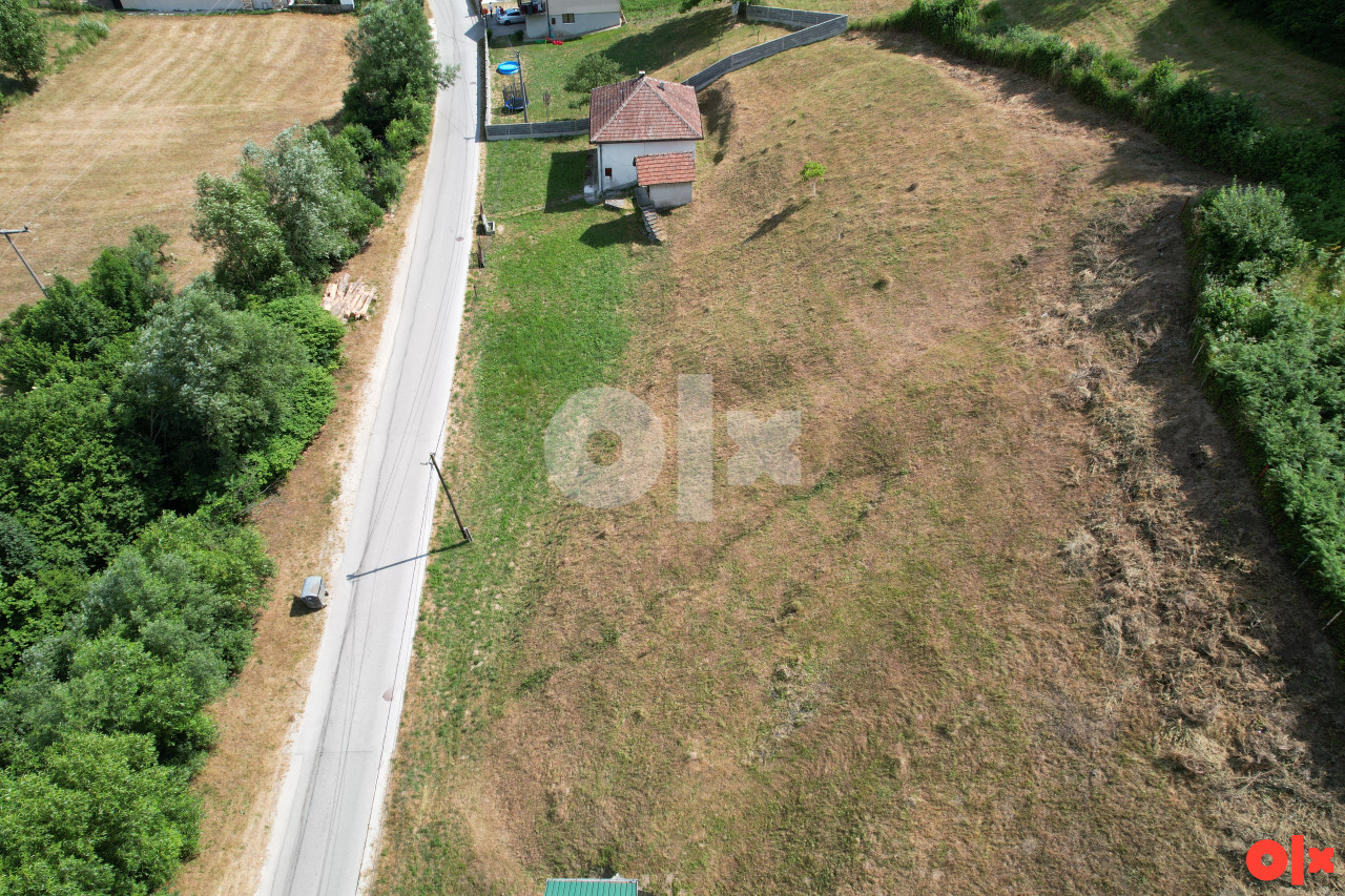 Zemljište u Tarčinu sa dozvolom za gradnju objekta 72m2