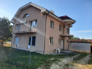 STAMBENO POSLOVNI OBJEKAT 196 m2 Banja Luka DERVIŠI