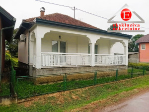 - BRKA -  prizemna kuća 94 m2 na placu od 771 m2