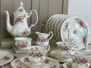 Posuđe Royal Albert