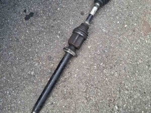 Poluosovina desna Opel Insignia 2.0 DTCI automatik 2008/2012