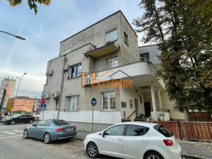 Trosoban stan 68 m2 - Centar