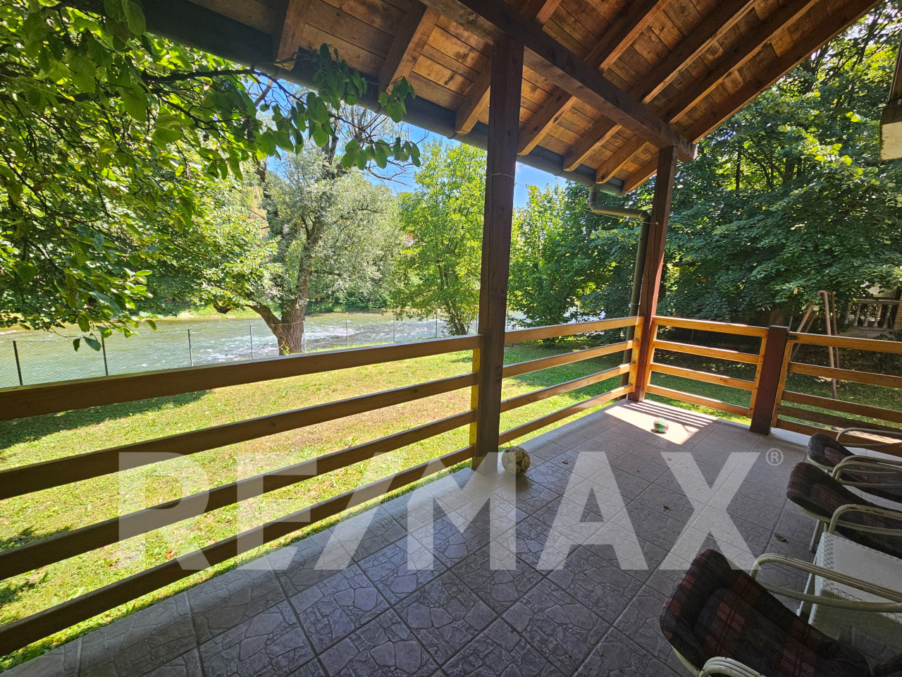 Odlična kuća na obali Vrbasa-plac 838m2+plaža 10