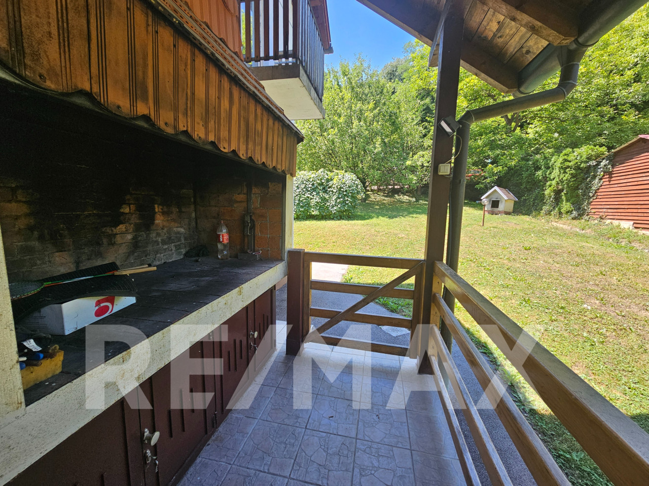 Odlična kuća na obali Vrbasa-plac 838m2+plaža 11