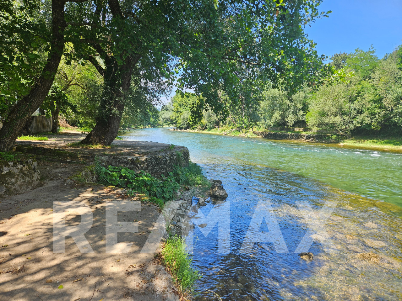 Odlična kuća na obali Vrbasa-plac 838m2+plaža 31