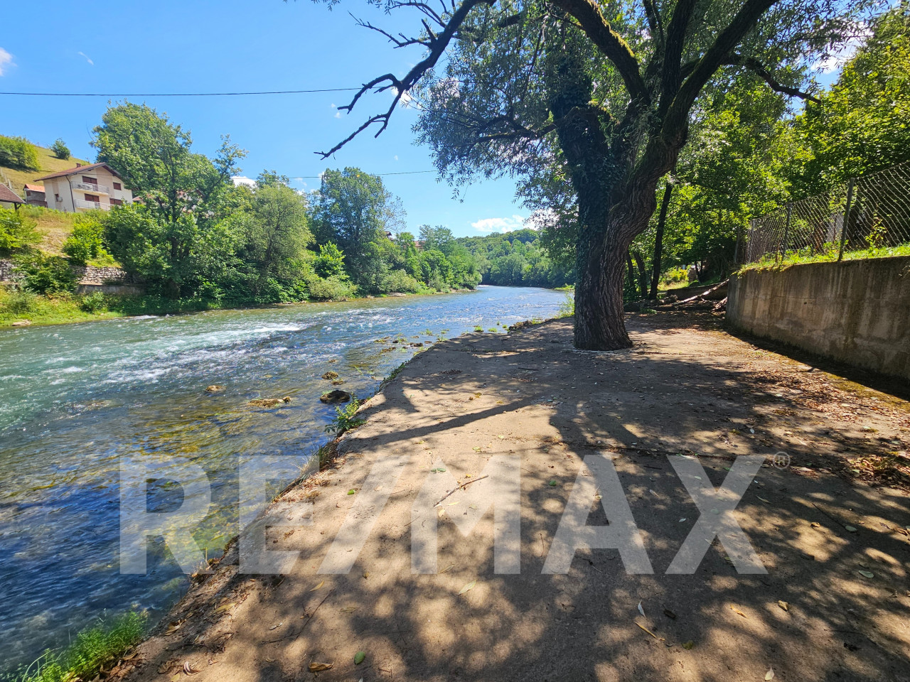 Odlična kuća na obali Vrbasa-plac 838m2+plaža 34