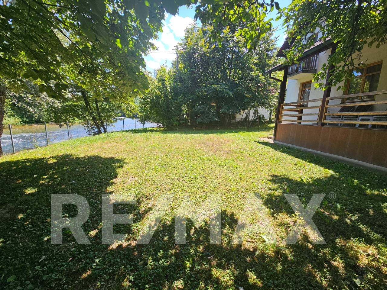 Odlična kuća na obali Vrbasa-plac 838m2+plaža 35