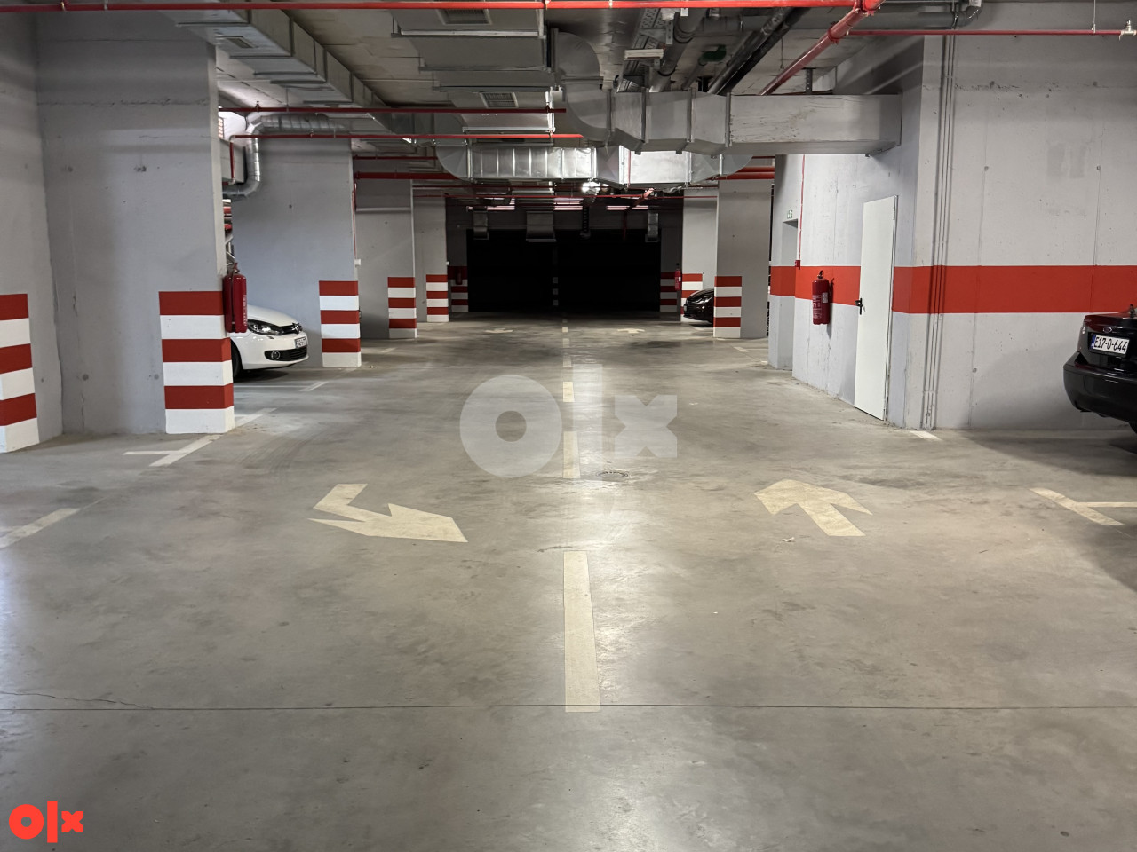 Garažno mjesto ulica Dragana Bubića br 40 preko puta Tropica 2