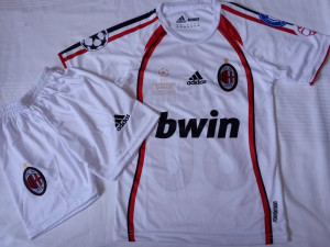 RETRO dres Ronaldinho AC MILAN (dječiji) NOVO!!!