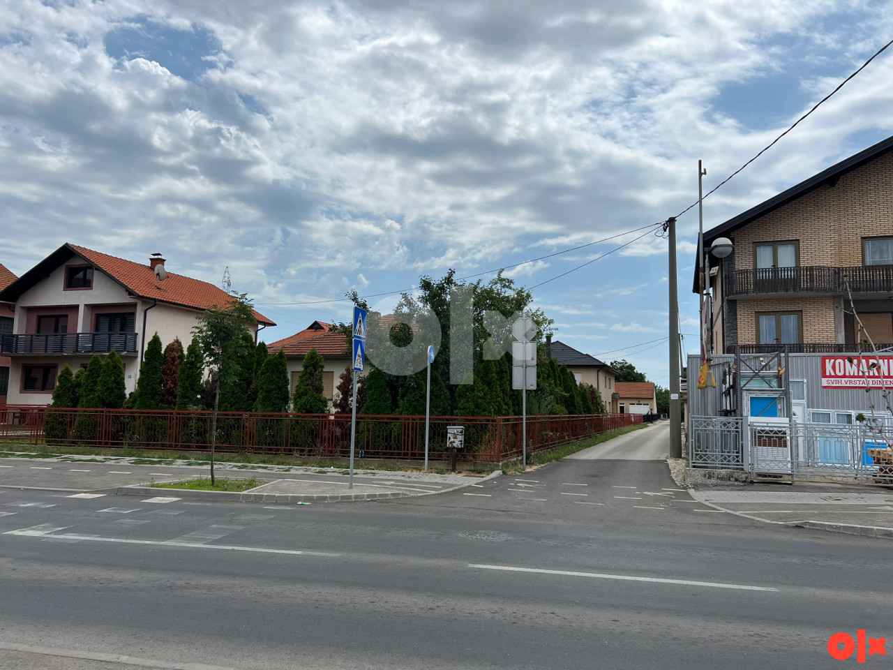 PLAC 1000m2 : kuca+pomocni objekat+garaza - STANOVANJE/POSLOVNO