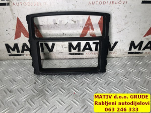 Blenda oko displaya ekrana Mitsubishi Pajero 2007