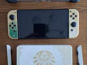 Nintendo Switch OLED Zelda edicija + 3 igre
