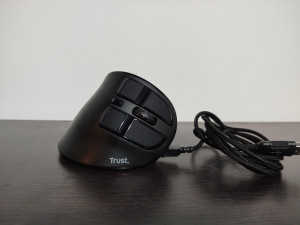 Ergonomski vertikalni bežični miš Trust Voxx